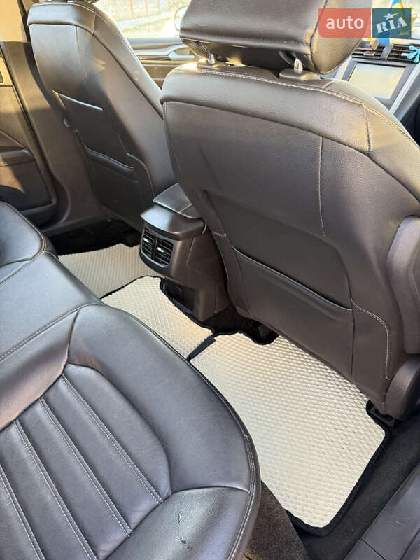 Седан Ford Fusion 2015 в Бучаче