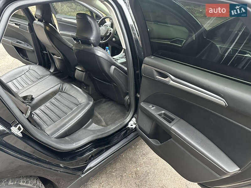 Седан Ford Fusion 2015 в Обухове