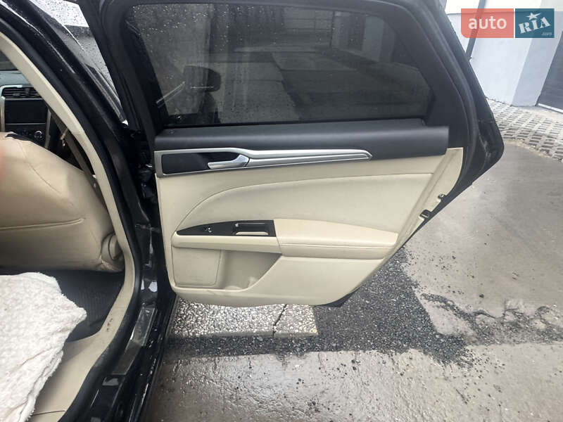 Седан Ford Fusion 2013 в Рогатине