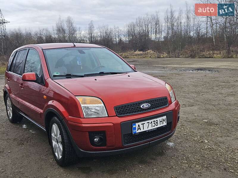 Хэтчбек Ford Fusion 2006 в Долине
