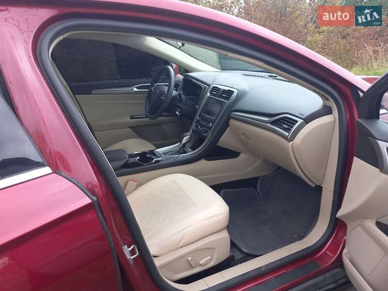 Седан Ford Fusion 2016 в Ровно