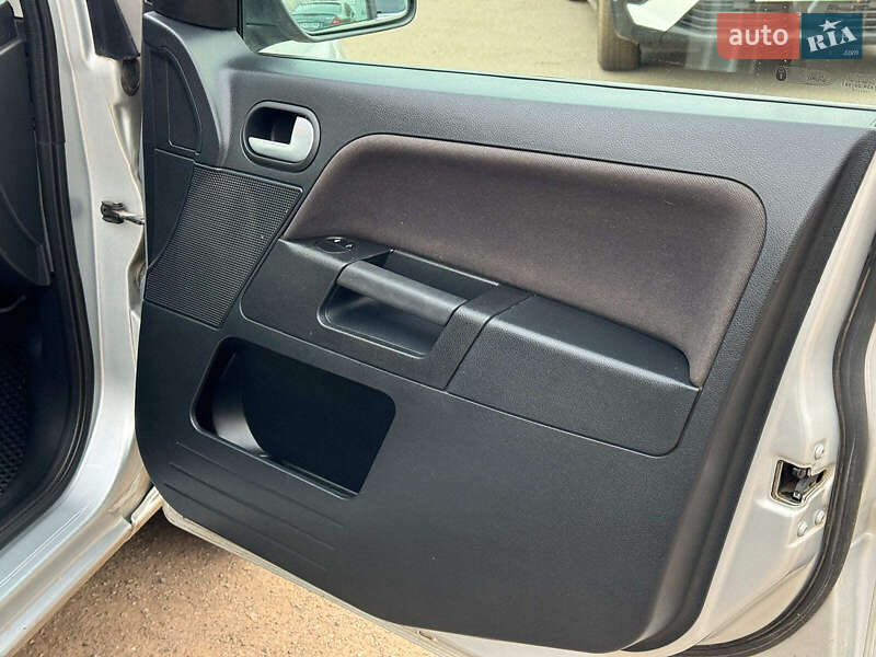 Хэтчбек Ford Fusion 2010 в Виннице