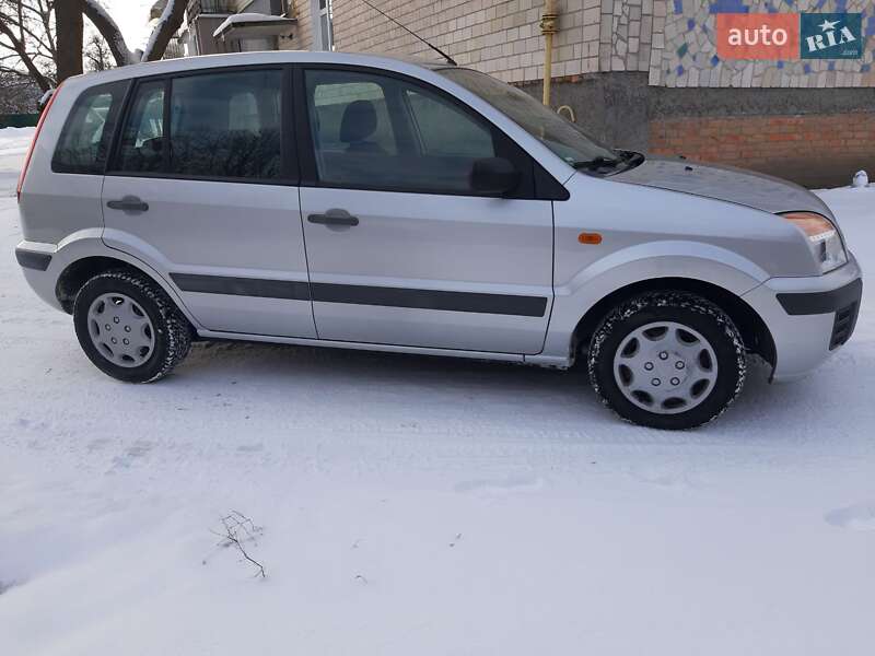 Хетчбек Ford Fusion 2005 в Хоролі