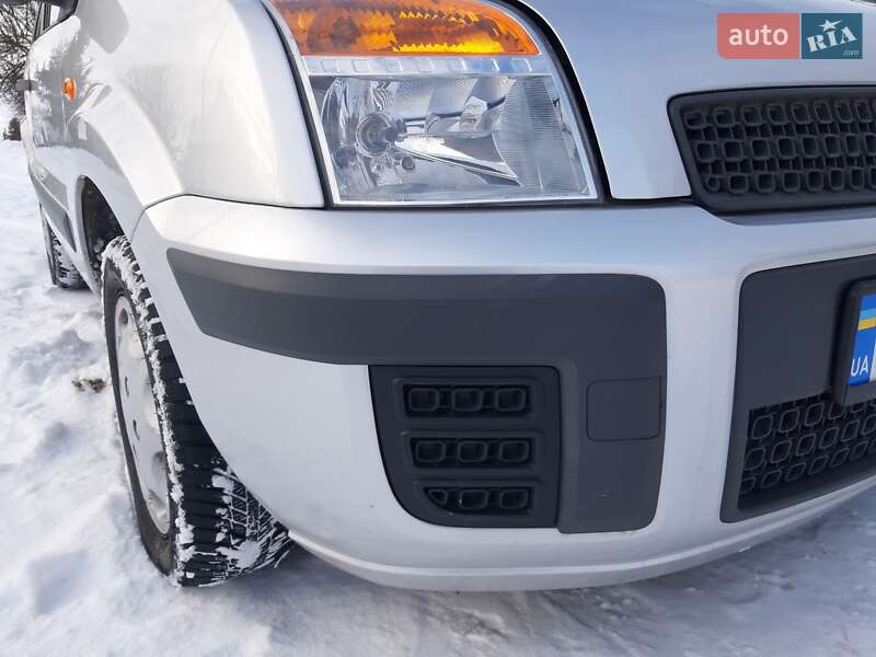 Хетчбек Ford Fusion 2005 в Хоролі