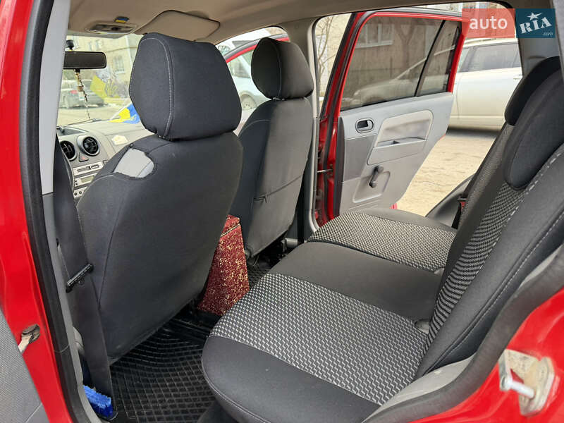 Хэтчбек Ford Fusion 2003 в Стрые