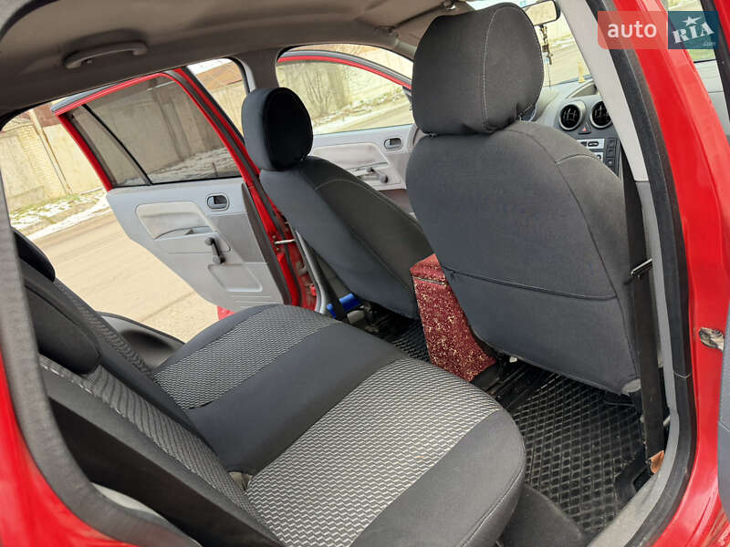 Хэтчбек Ford Fusion 2003 в Стрые