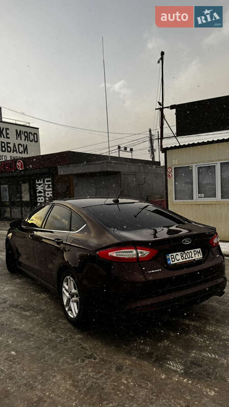 Седан Ford Fusion 2013 в Жовкве