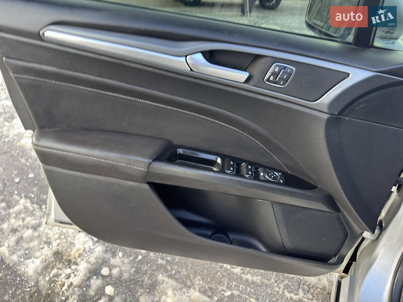 Седан Ford Fusion 2013 в Покровському