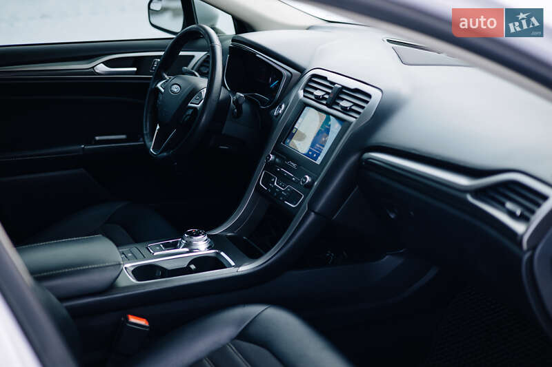 Седан Ford Fusion 2017 в Умані