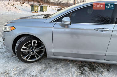 Седан Ford Fusion 2020 в Малине