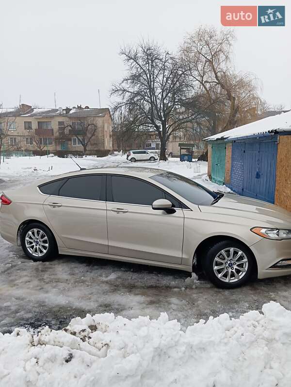 Седан Ford Fusion 2016 в Валках