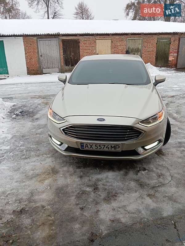 Седан Ford Fusion 2016 в Валках