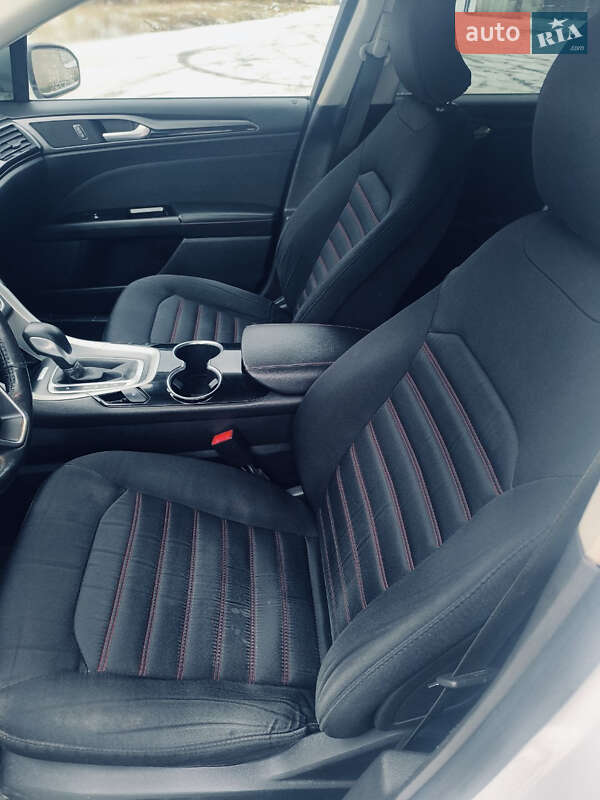 Седан Ford Fusion 2016 в Ужгороде
