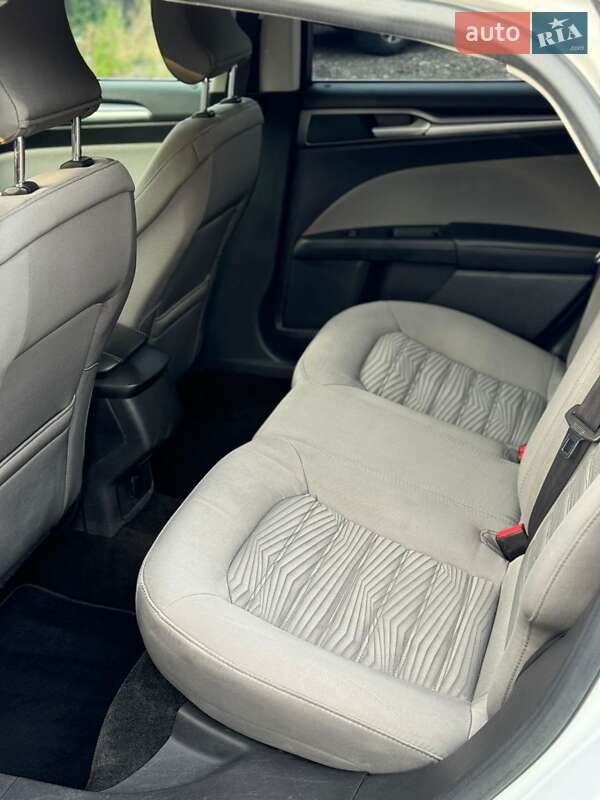 Седан Ford Fusion 2015 в Ромнах