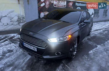 Седан Ford Fusion 2015 в Умані