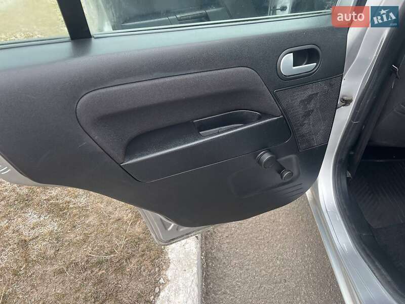 Хетчбек Ford Fusion 2008 в Кременчуці