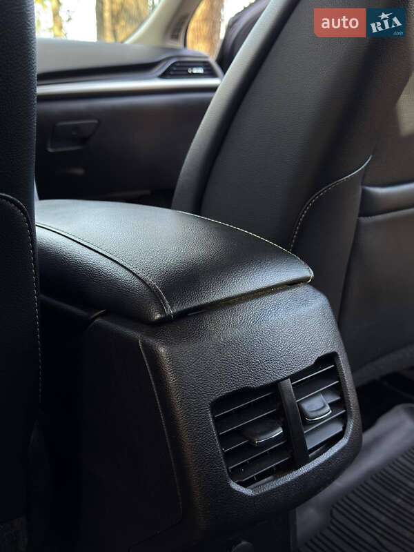 Седан Ford Fusion 2019 в Умани