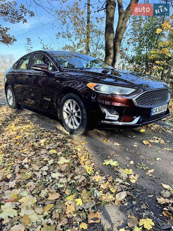Седан Ford Fusion 2019 в Умани