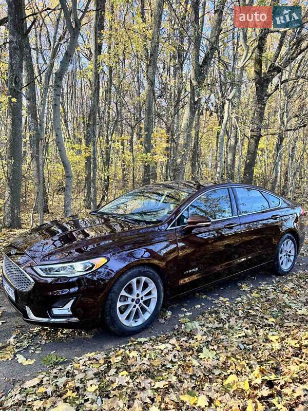 Седан Ford Fusion 2019 в Умани