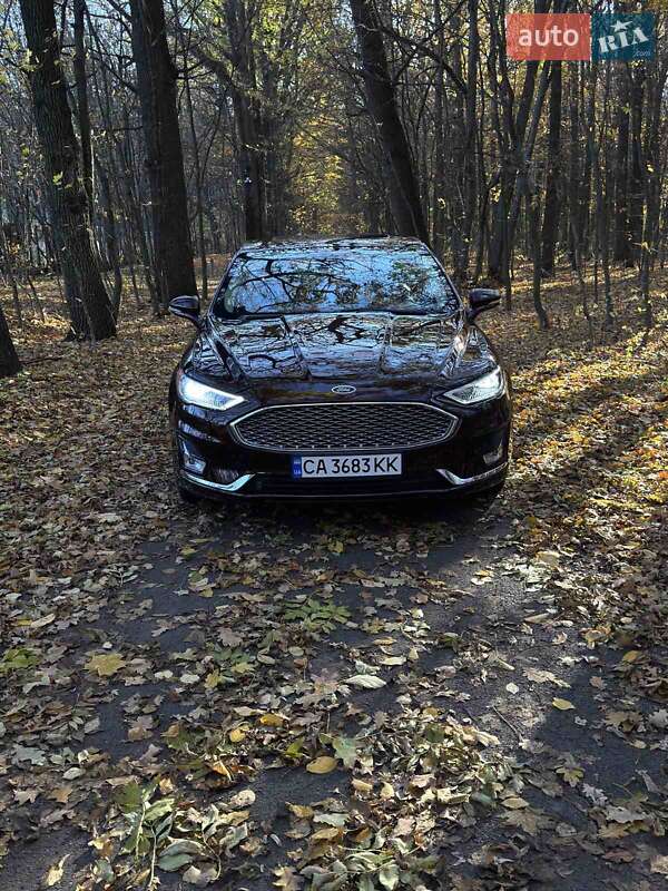 Седан Ford Fusion 2019 в Умани