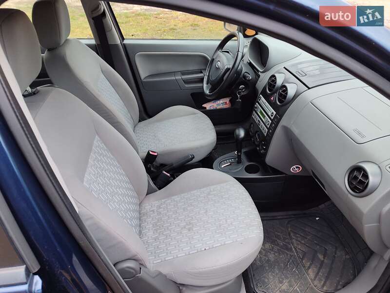 Хэтчбек Ford Fusion 2004 в Золотоноше