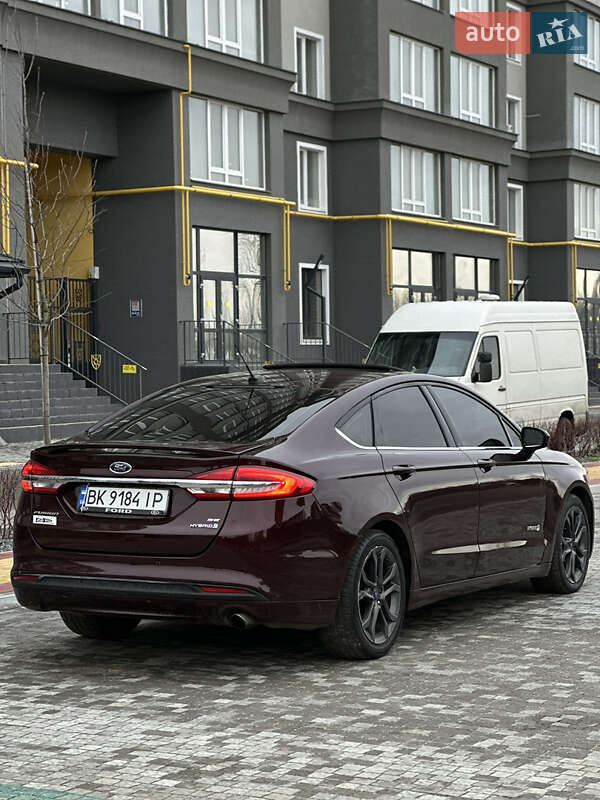 Седан Ford Fusion 2018 в Буче