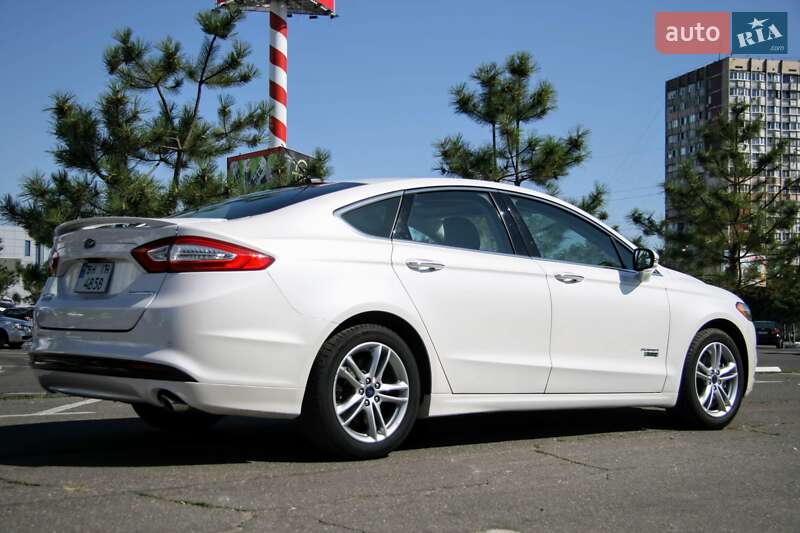 Седан Ford Fusion 2015 в Одесі