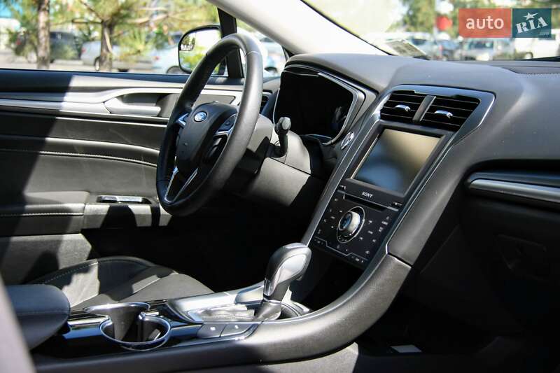 Седан Ford Fusion 2015 в Одесі