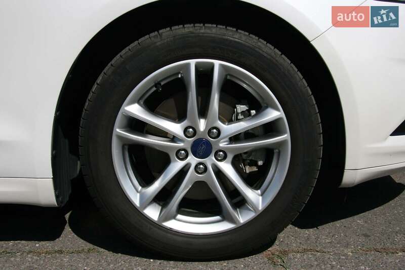 Седан Ford Fusion 2015 в Одесі