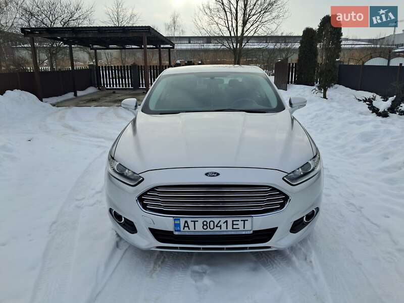 Седан Ford Fusion 2015 в Калуші