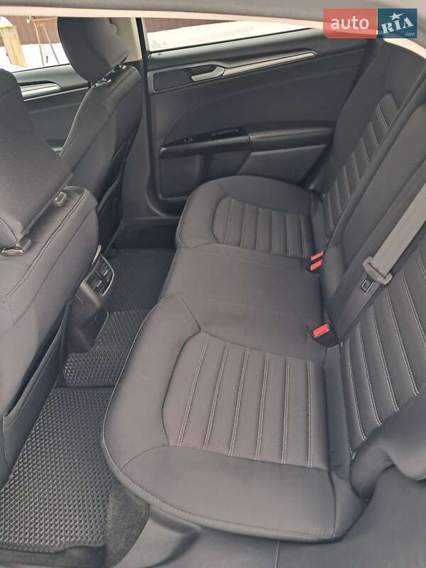 Седан Ford Fusion 2015 в Калуші