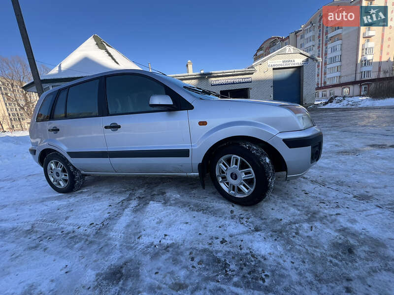 Хэтчбек Ford Fusion 2006 в Долине