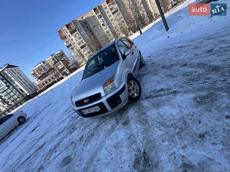 Хэтчбек Ford Fusion 2006 в Долине