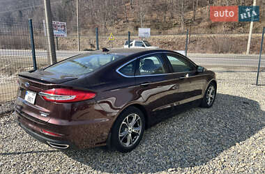 Седан Ford Fusion 2019 в Яремче