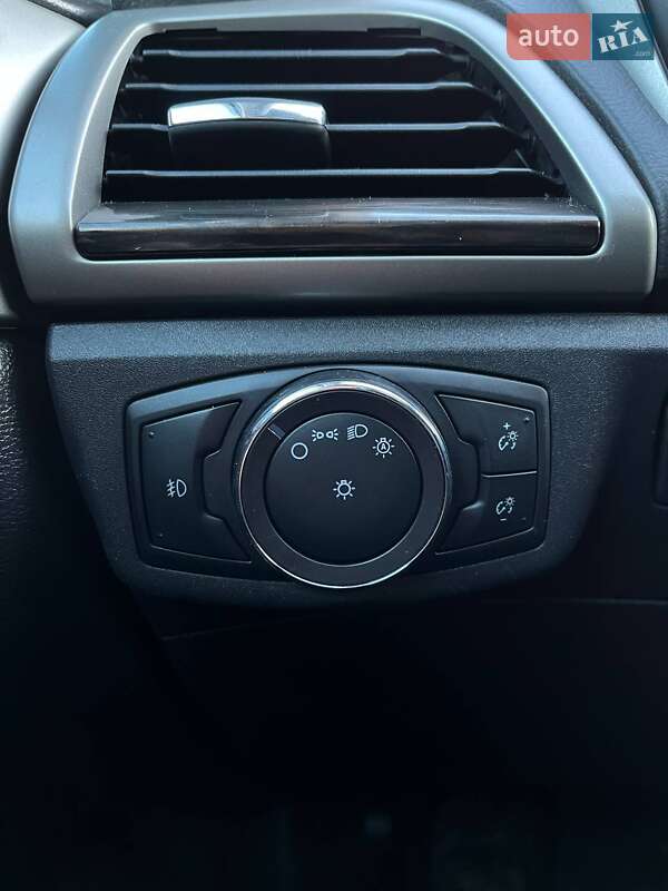 Седан Ford Fusion 2013 в Києві