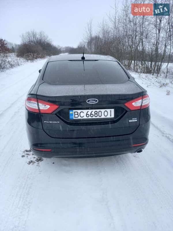 Седан Ford Fusion 2013 в Жовкві