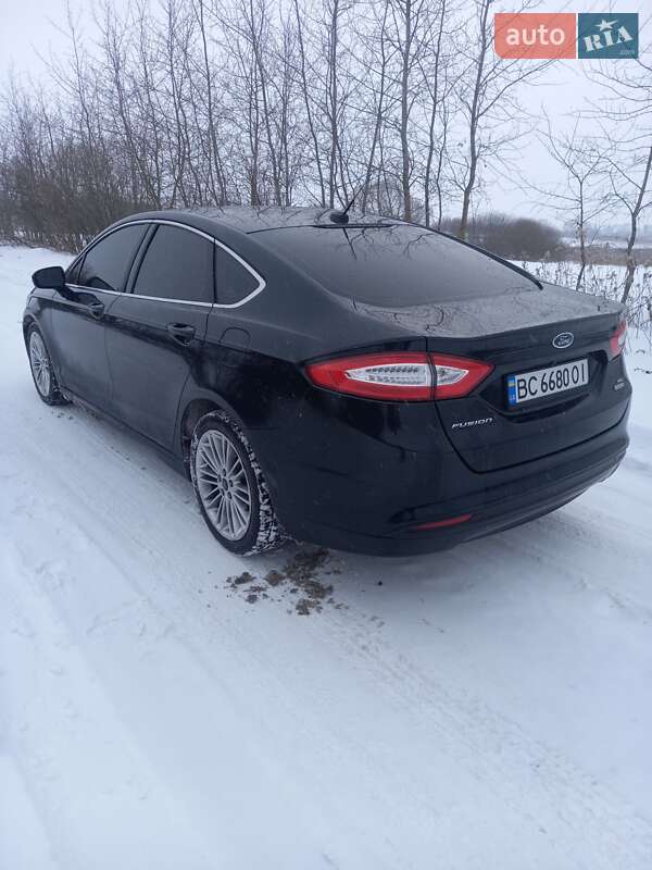 Седан Ford Fusion 2013 в Жовкві