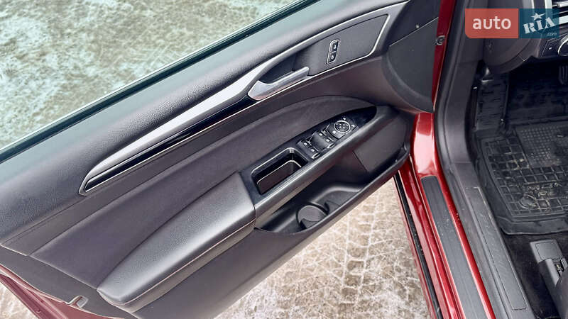 Седан Ford Fusion 2014 в Черкасах