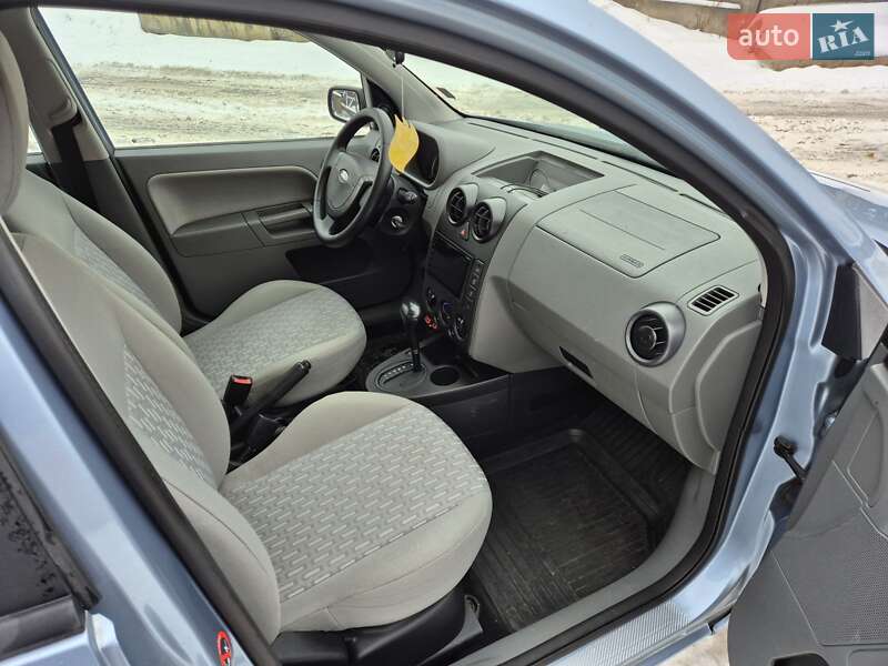 Хэтчбек Ford Fusion 2005 в Виннице