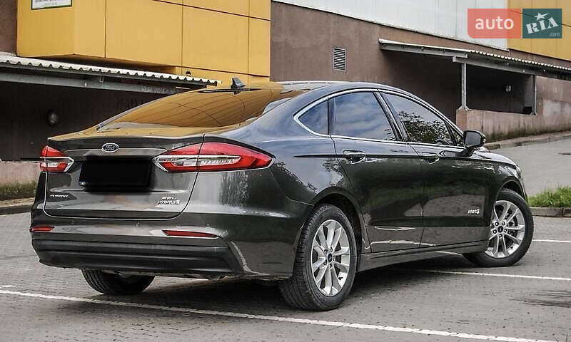 Седан Ford Fusion 2019 в Коростені
