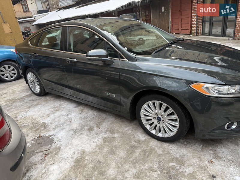 Седан Ford Fusion 2014 в Львове