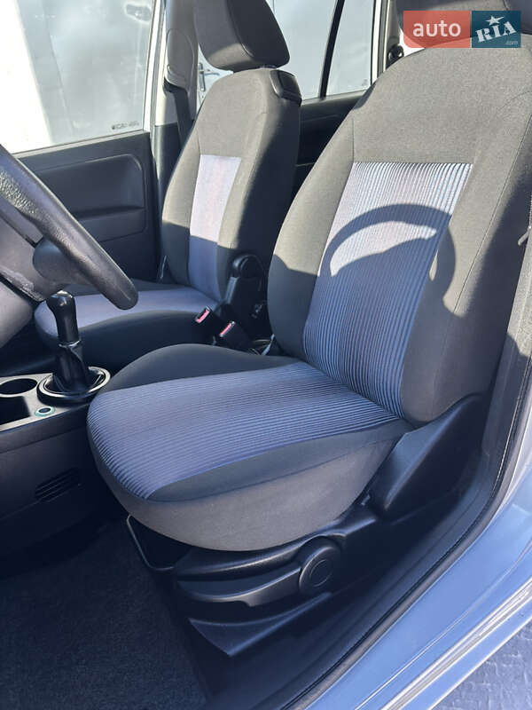 Хэтчбек Ford Fusion 2006 в Хороле