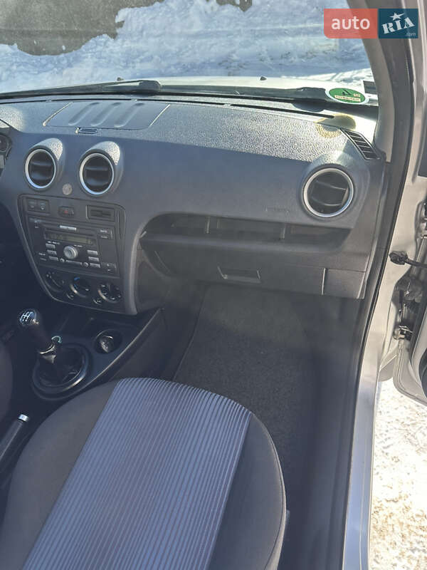 Хэтчбек Ford Fusion 2006 в Хороле