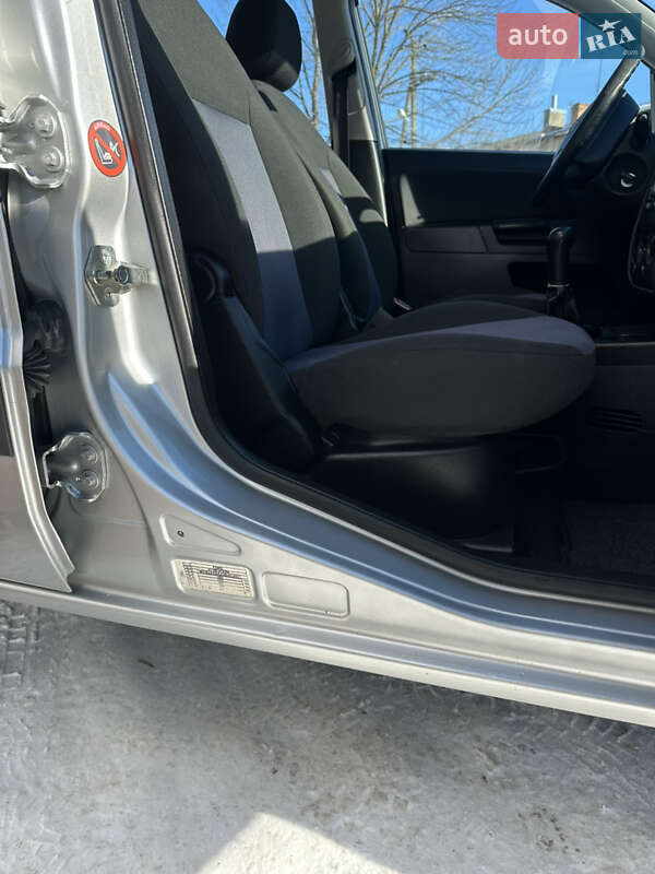 Хэтчбек Ford Fusion 2006 в Хороле