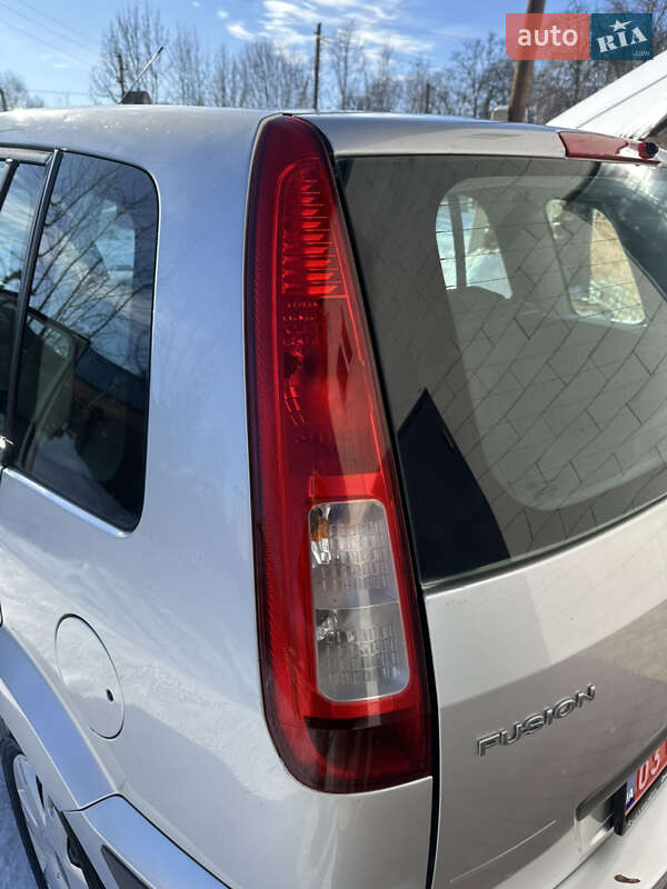 Хэтчбек Ford Fusion 2006 в Хороле