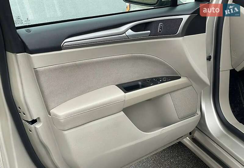 Седан Ford Fusion 2019 в Луцьку