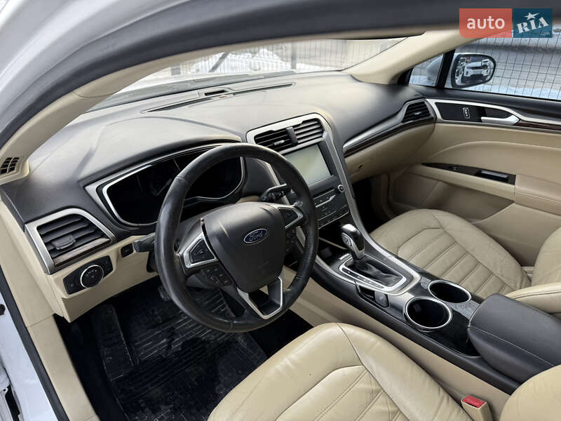 Седан Ford Fusion 2013 в Кременці