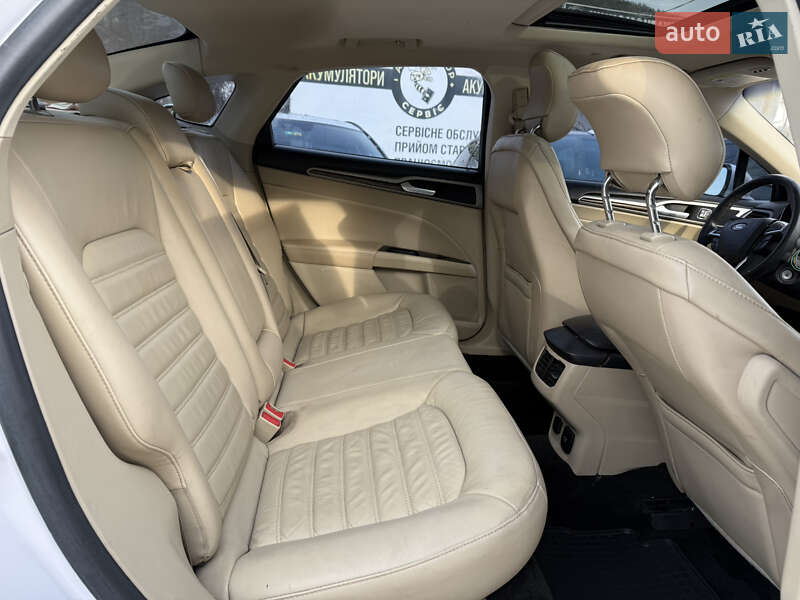 Седан Ford Fusion 2013 в Кременці