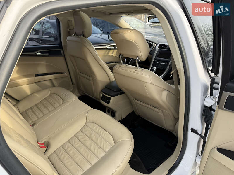 Седан Ford Fusion 2013 в Кременці