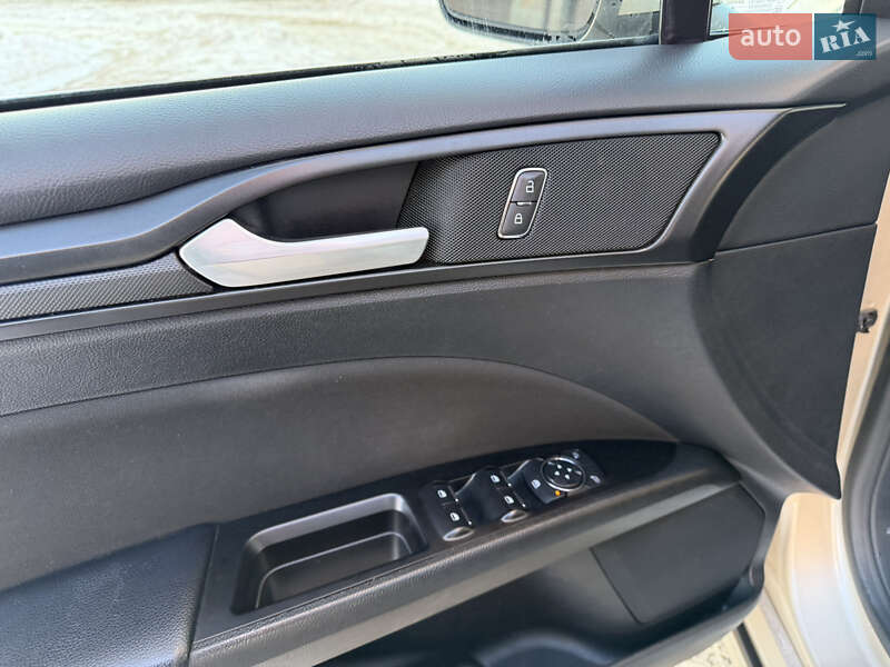Седан Ford Fusion 2018 в Киеве фото 9 Седан Ford Fusion 2018 в Киеве